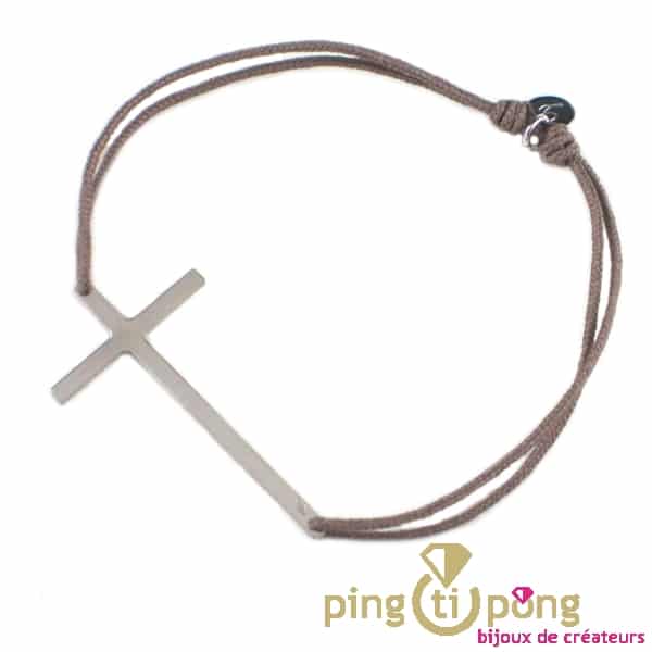 Grande croix en argent plaqué rhodium et lien taupe Olivier LAFOND pour L’avare – Image 6