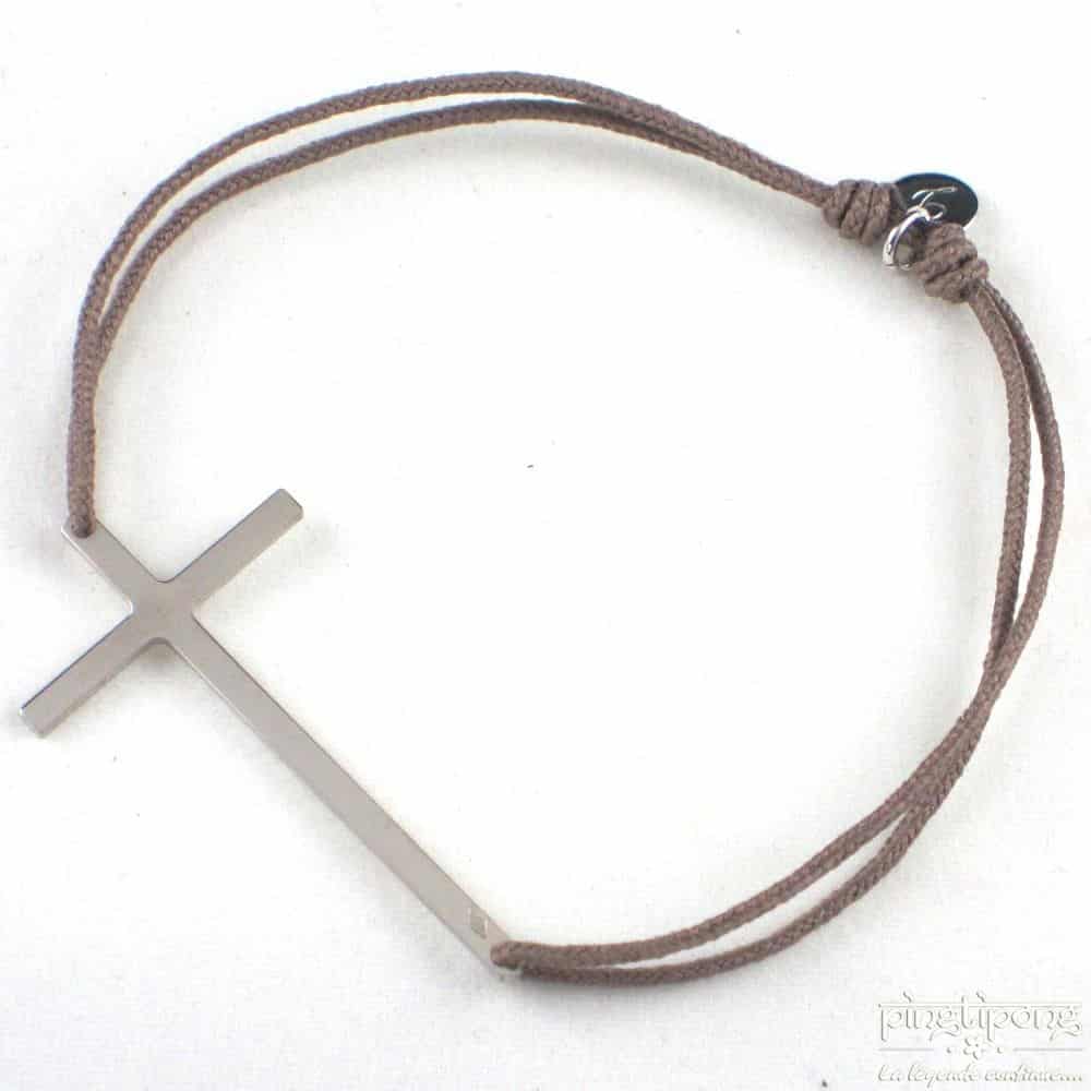 Grande croix en argent plaqué rhodium et lien taupe Olivier LAFOND pour L’avare – Image 3